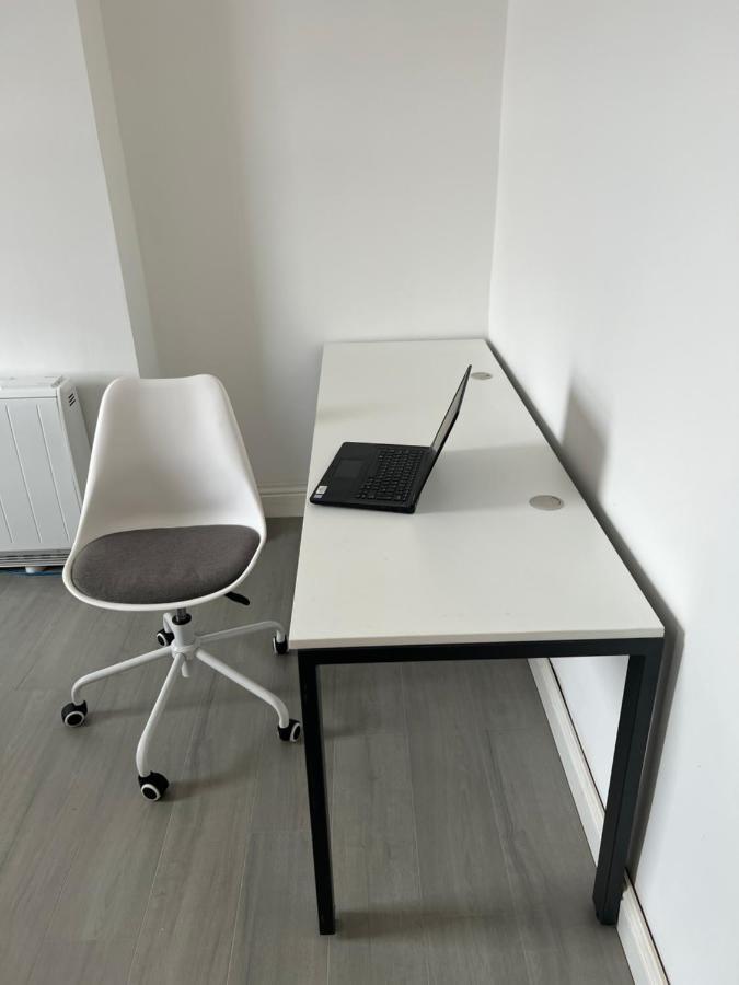 New Flat, Own Bathroom, Sitting Room & Large Bedroom - Walsall Bescot Екстериор снимка